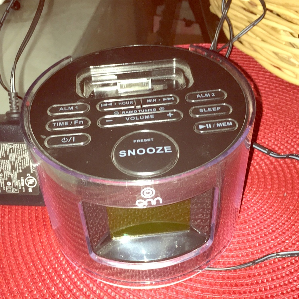 Onn radio/speaker/alarm clock for iPhone 5 down